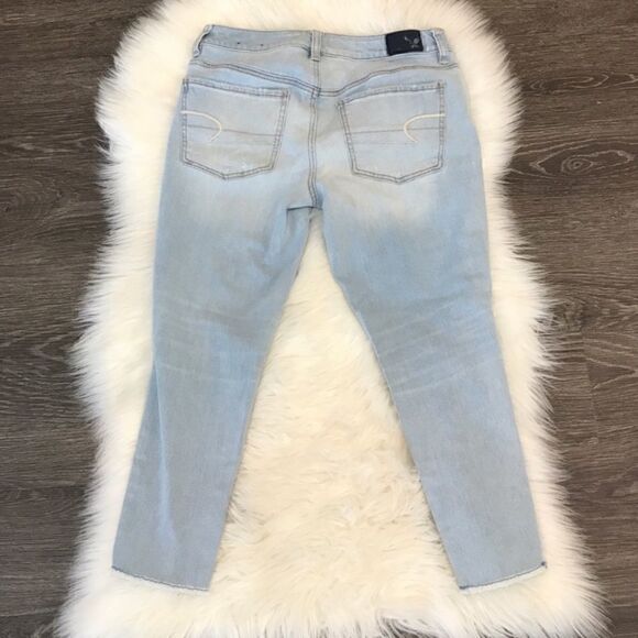 American Eagle Light Wash Ripped Jegging Crop Jeans 2/26 Long - Picture 3 of 7